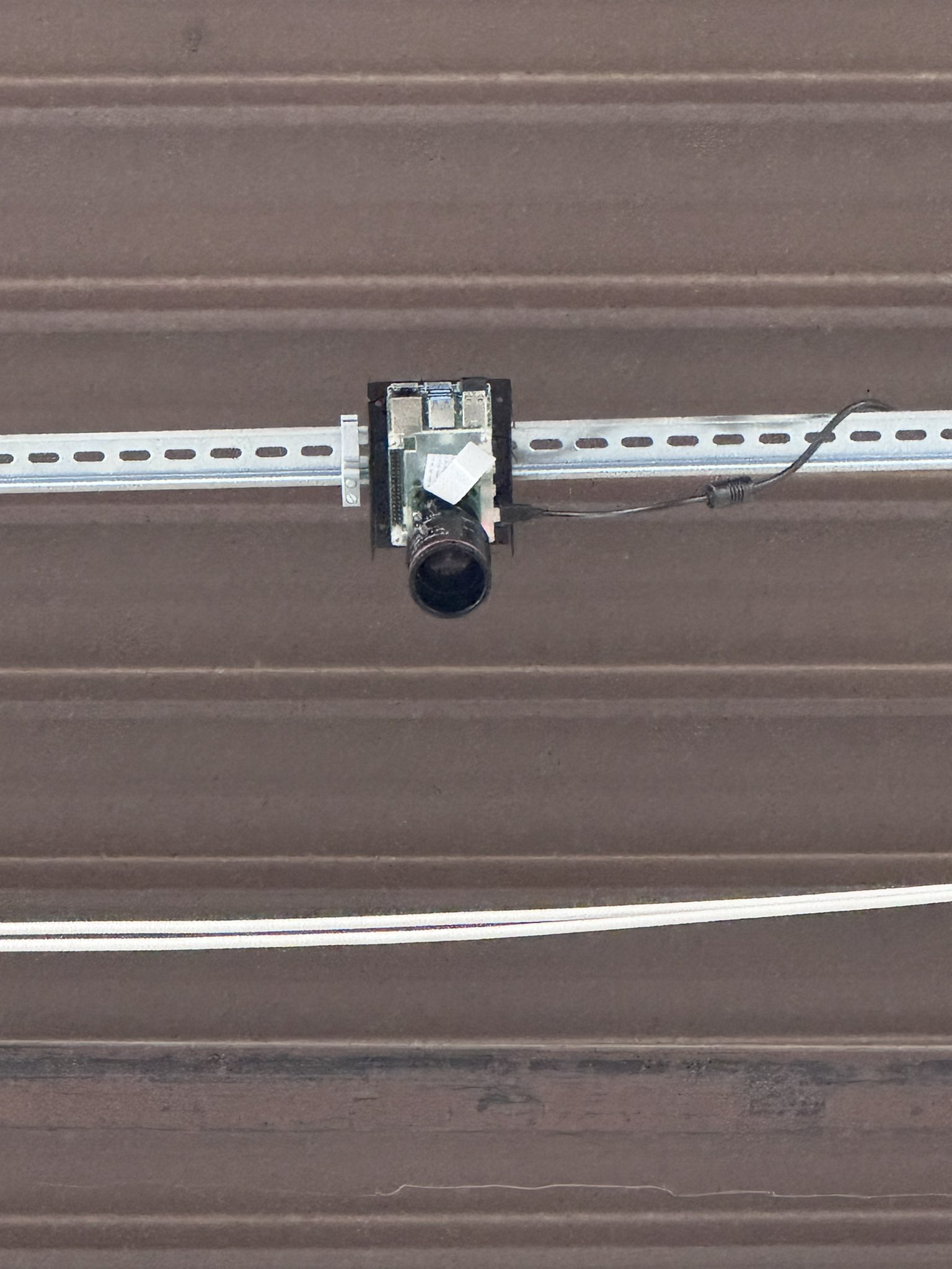 Camera mounted on the ceiling above the cutting bed